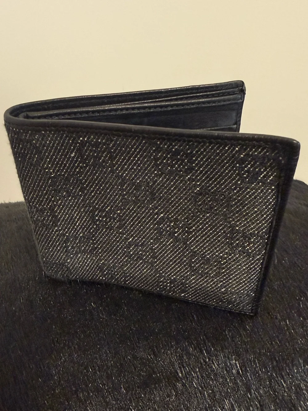 Authentic Gucci Men's Black Bi-Fold Wallet - Classic Canvas